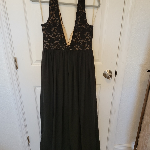 LULUS Black lace maxi dress - Picture 4 of 5